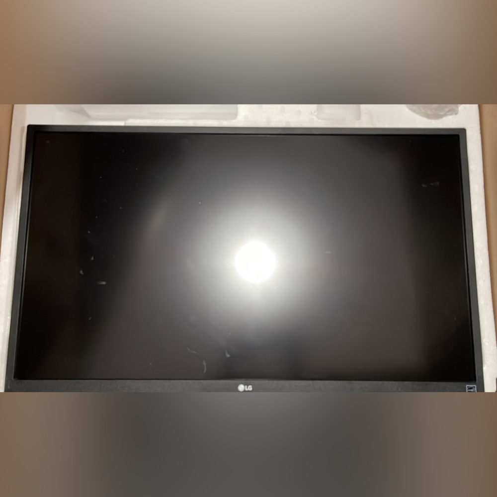 LG UHD Monitor 4K 27”